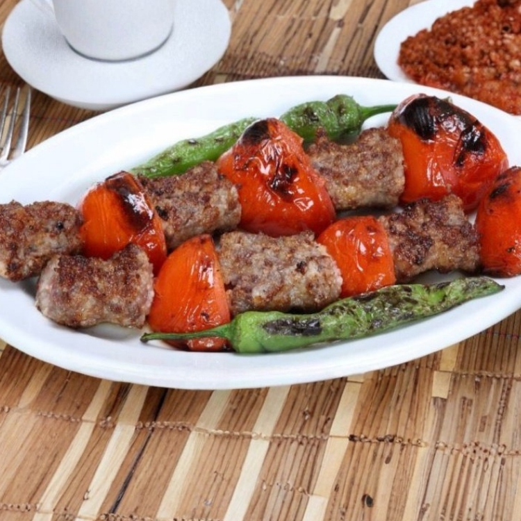DOMATESLİ KEBAP